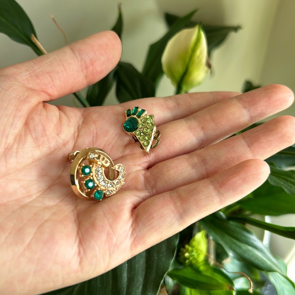2 single green faux diamond ear clips